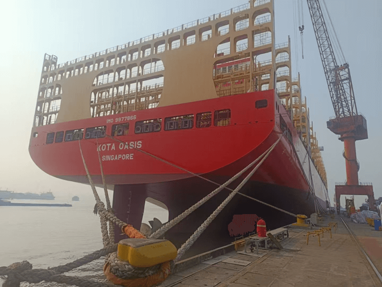 2x 8000TEU Container Vessel with an MMO/GME EMPRESS Rudder with Bulb already Launching.